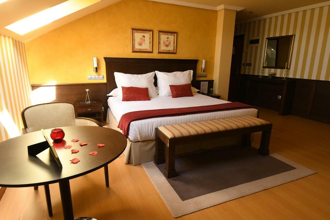 Hotel MIRAVALLE Promocion SUITES EL MEJOR PLAN POSIBLE Ourense Exterior foto